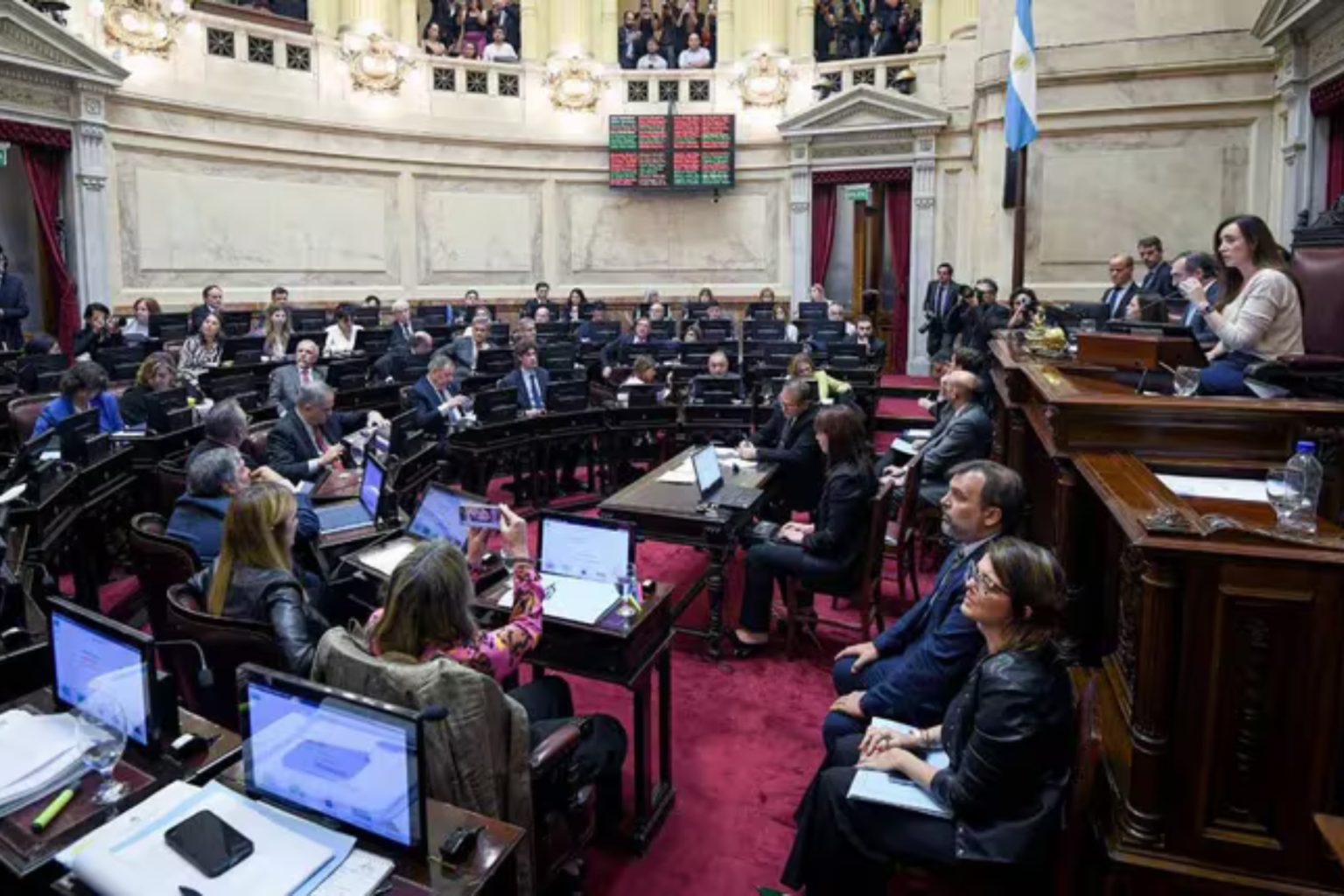 Tensión política en Argentina Senado inicia debate por Ley Bases entre